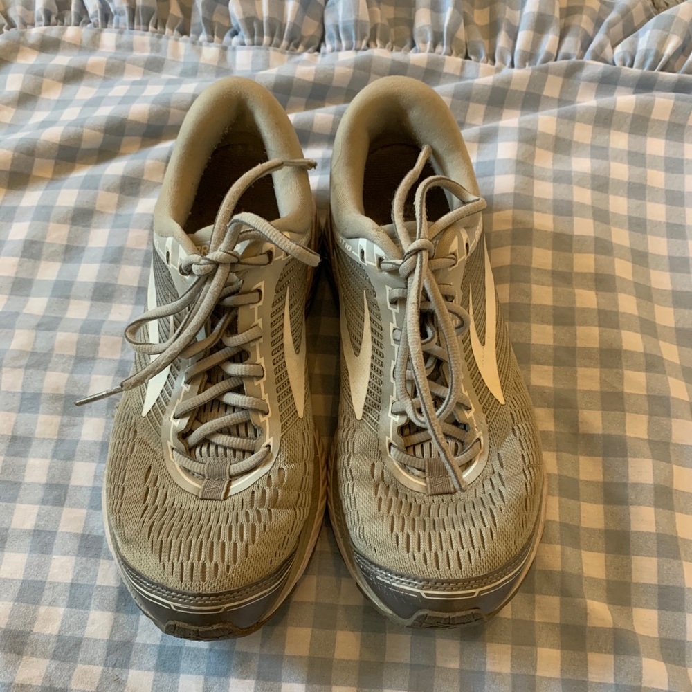 Brooks Ghost 10s (size 9.5)